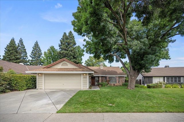 1313 Rolling Hills Dr, Roseville, CA 95661