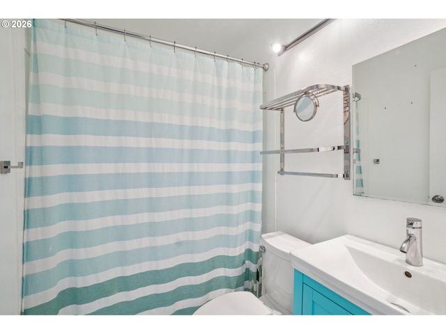 137 CEDAR Ln, Wood Village, OR 97060