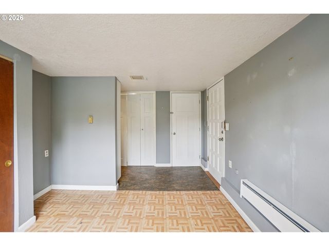 137 CEDAR Ln, Wood Village, OR 97060