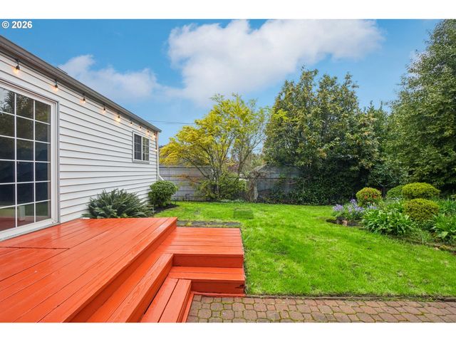 137 CEDAR Ln, Wood Village, OR 97060