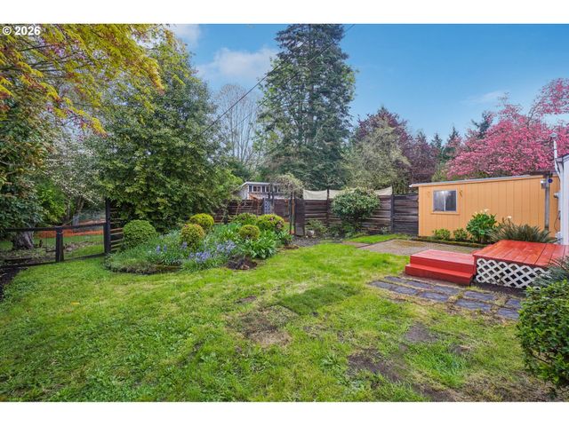 137 CEDAR Ln, Wood Village, OR 97060