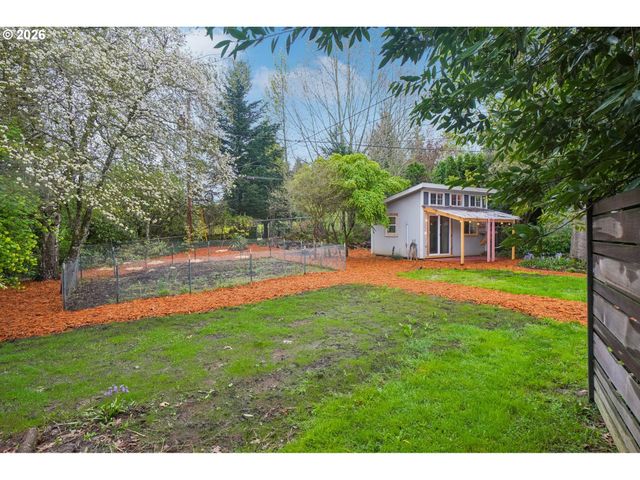 137 CEDAR Ln, Wood Village, OR 97060