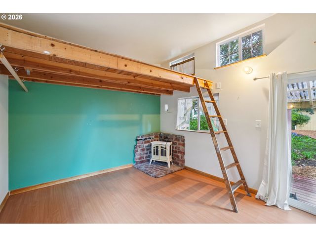 137 CEDAR Ln, Wood Village, OR 97060