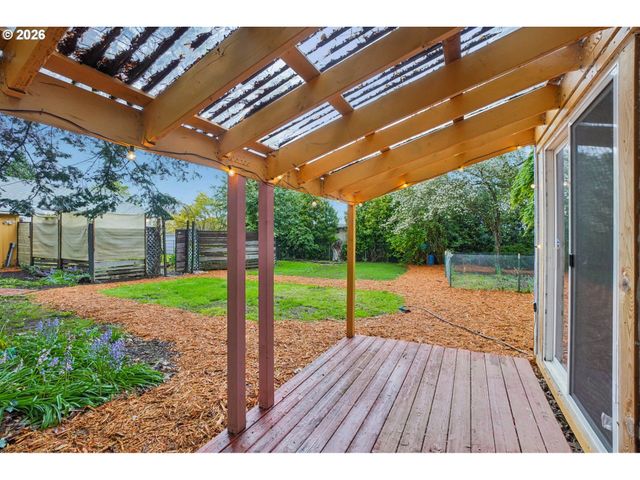 137 CEDAR Ln, Wood Village, OR 97060