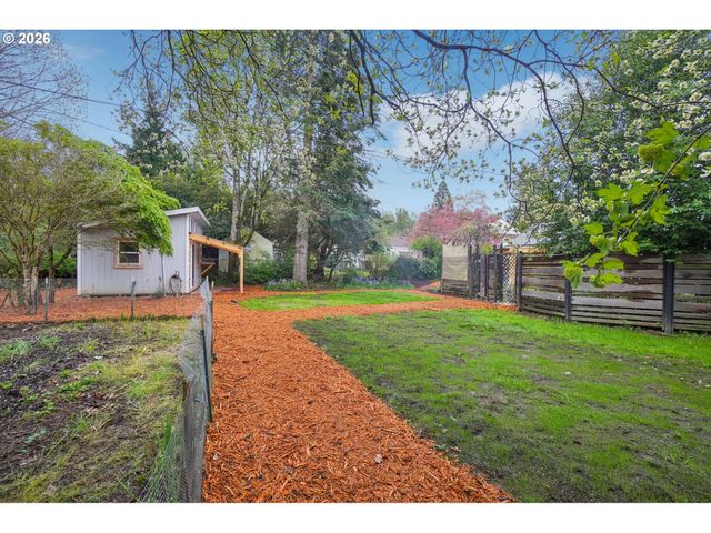 137 CEDAR Ln, Wood Village, OR 97060