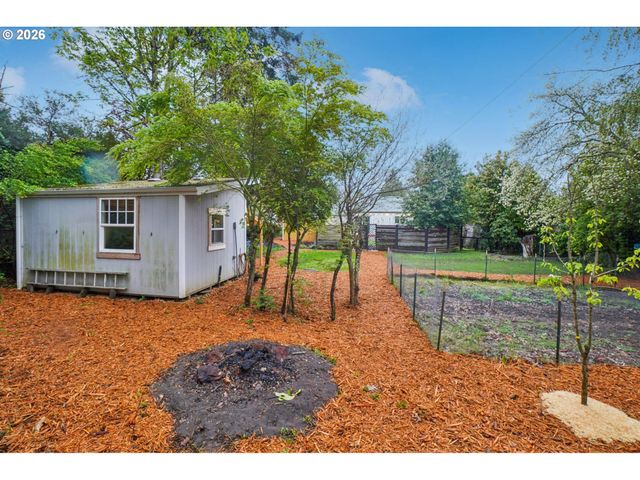 137 CEDAR Ln, Wood Village, OR 97060