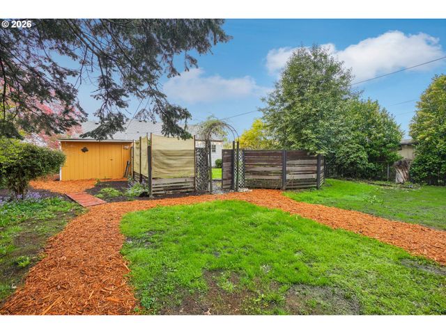 137 CEDAR Ln, Wood Village, OR 97060