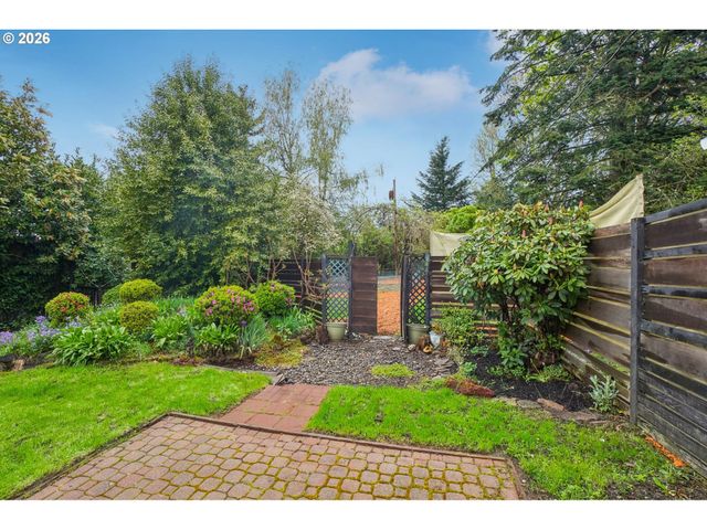 137 CEDAR Ln, Wood Village, OR 97060