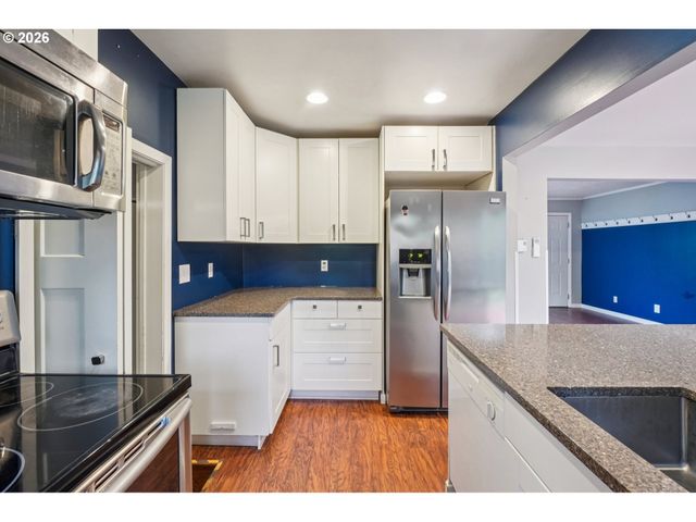 137 CEDAR Ln, Wood Village, OR 97060