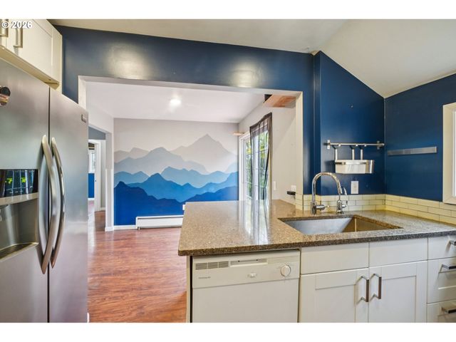 137 CEDAR Ln, Wood Village, OR 97060