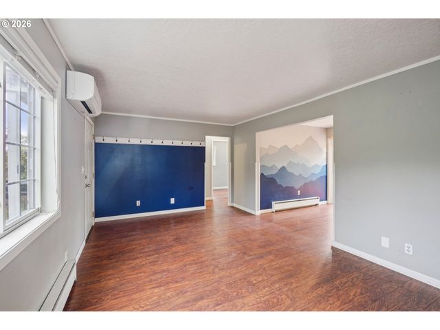 137 CEDAR Ln, Wood Village, OR 97060