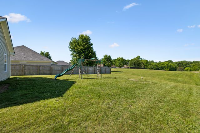 813 Magnolia Blvd, White House, TN 37188