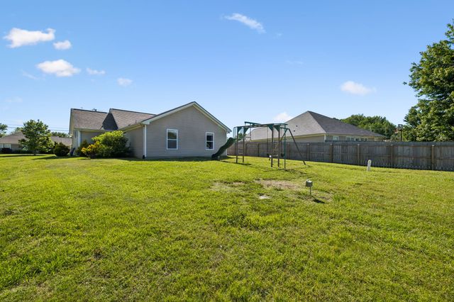 813 Magnolia Blvd, White House, TN 37188