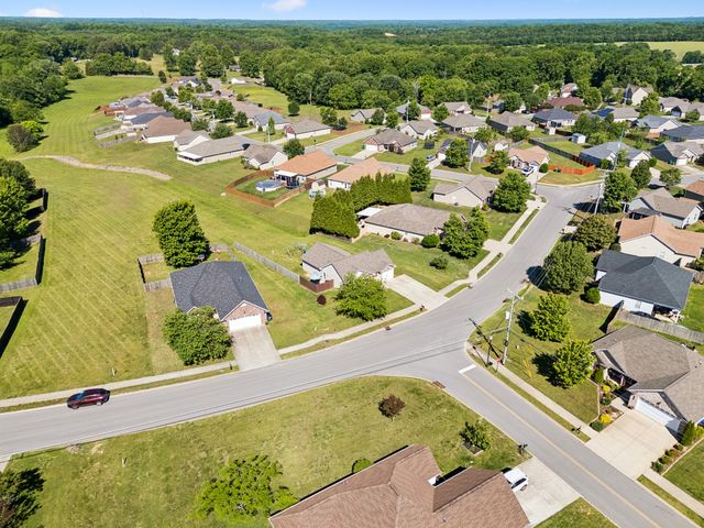 813 Magnolia Blvd, White House, TN 37188