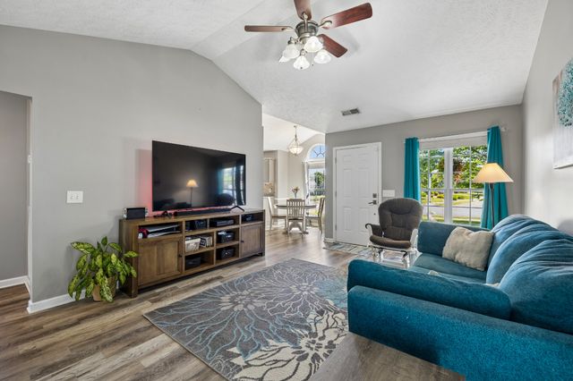 813 Magnolia Blvd, White House, TN 37188