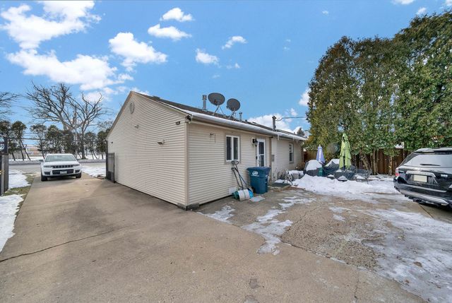 664 E Oakton Street, Des Plaines, IL 60018