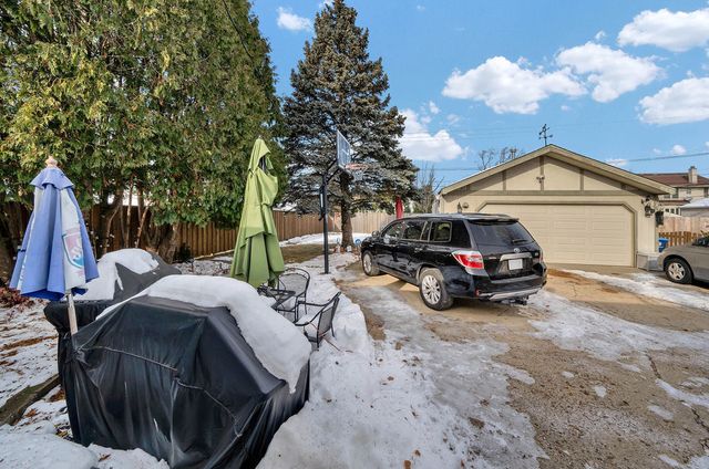 664 E Oakton Street, Des Plaines, IL 60018