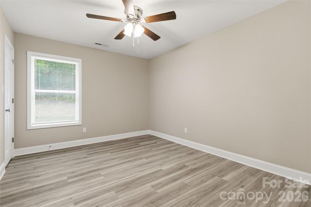 412 E Mclelland Avenue, Mooresville, NC 28115