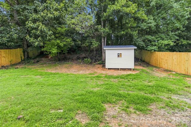 412 E Mclelland Avenue, Mooresville, NC 28115