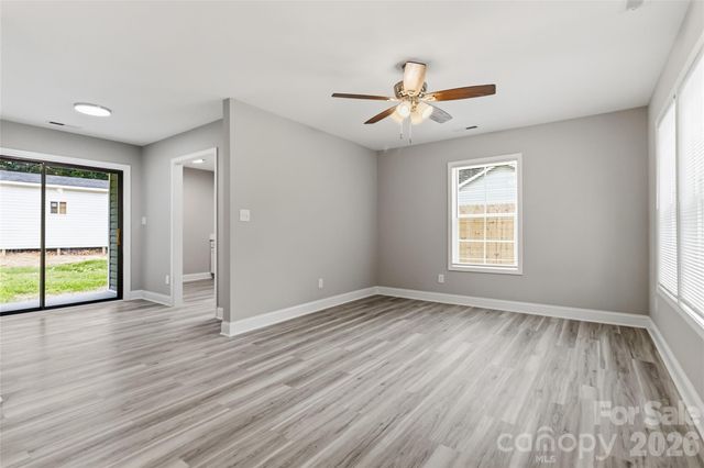 412 E Mclelland Avenue, Mooresville, NC 28115