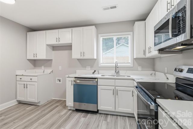 412 E Mclelland Avenue, Mooresville, NC 28115