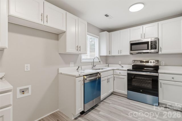 412 E Mclelland Avenue, Mooresville, NC 28115