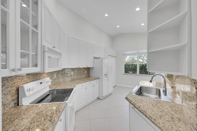 7075 Via Genova, Delray Beach, FL 33446