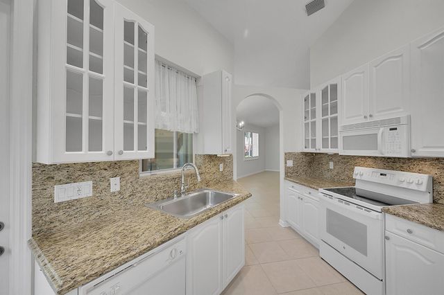 7075 Via Genova, Delray Beach, FL 33446