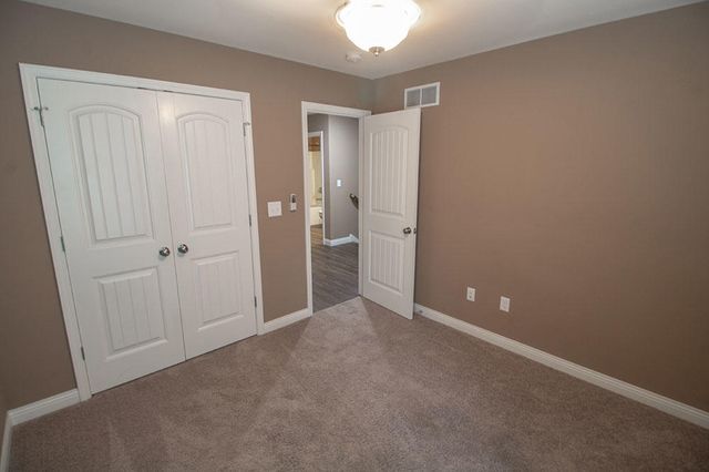 2810 AMBERWOOD CT, Columbia, MO 65203