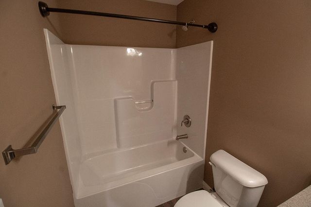 2810 AMBERWOOD CT, Columbia, MO 65203