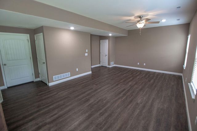 2810 AMBERWOOD CT, Columbia, MO 65203