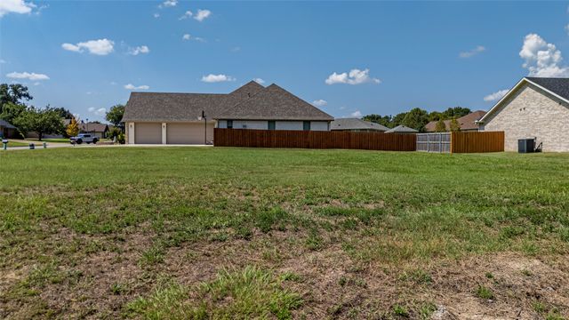 585 Imagine Drive, Lindale, TX 75771
