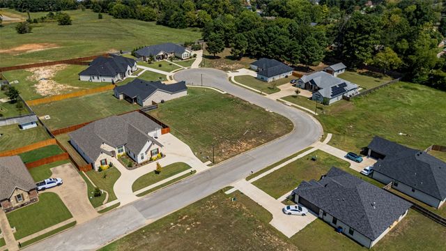 585 Imagine Drive, Lindale, TX 75771