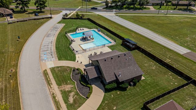 585 Imagine Drive, Lindale, TX 75771