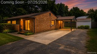 5783 Cambrook Lane, Waterford Charter Township, MI 48329