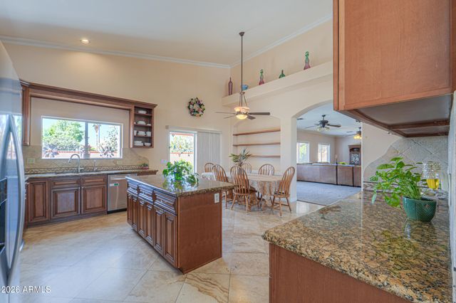 821 W RAWHIDE Avenue, Gilbert, AZ 85233