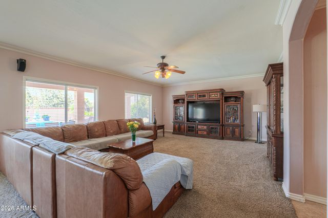 821 W RAWHIDE Avenue, Gilbert, AZ 85233
