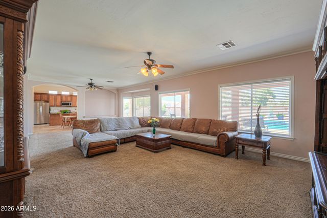 821 W RAWHIDE Avenue, Gilbert, AZ 85233