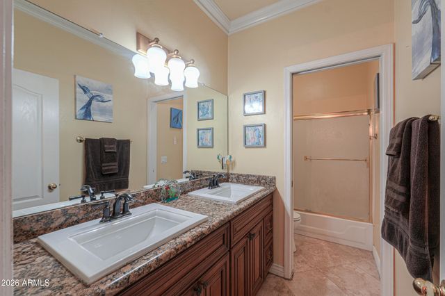 821 W RAWHIDE Avenue, Gilbert, AZ 85233