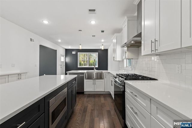 390 Pascack Road, Twp Of Washington, NJ 07676