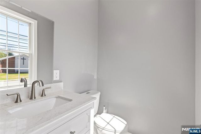 390 Pascack Road, Twp Of Washington, NJ 07676