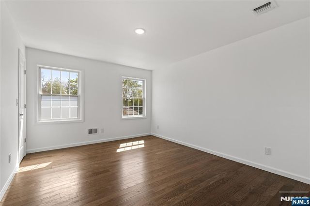 390 Pascack Road, Twp Of Washington, NJ 07676