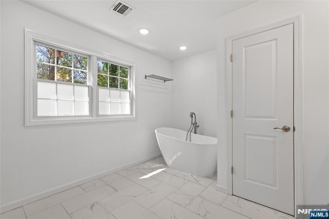 390 Pascack Road, Twp Of Washington, NJ 07676