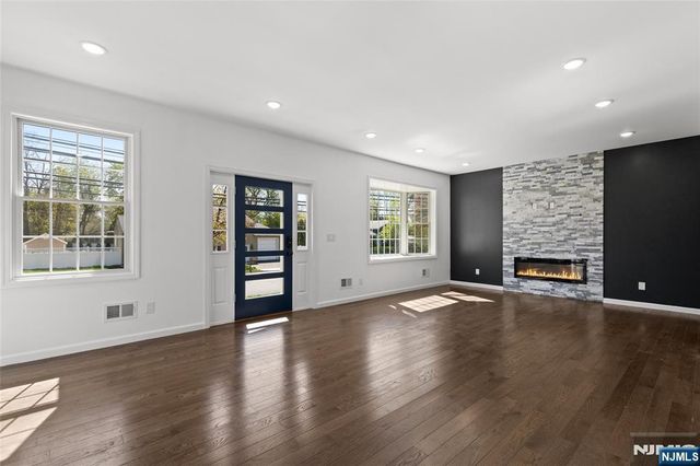 390 Pascack Road, Twp Of Washington, NJ 07676