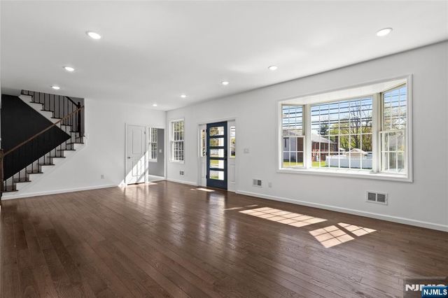 390 Pascack Road, Twp Of Washington, NJ 07676