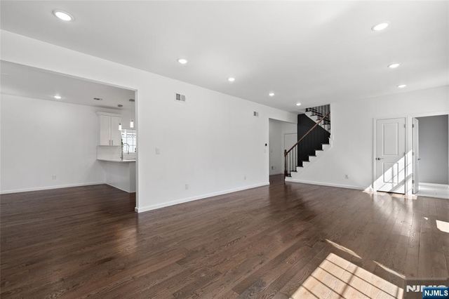 390 Pascack Road, Twp Of Washington, NJ 07676