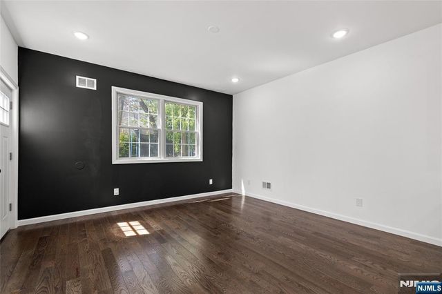 390 Pascack Road, Twp Of Washington, NJ 07676