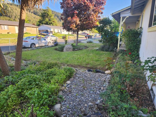 271 DONALD Ter, Myrtle Creek, OR 97457