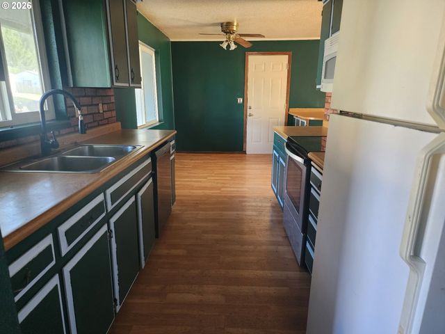 271 DONALD Ter, Myrtle Creek, OR 97457