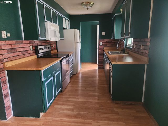 271 DONALD Ter, Myrtle Creek, OR 97457